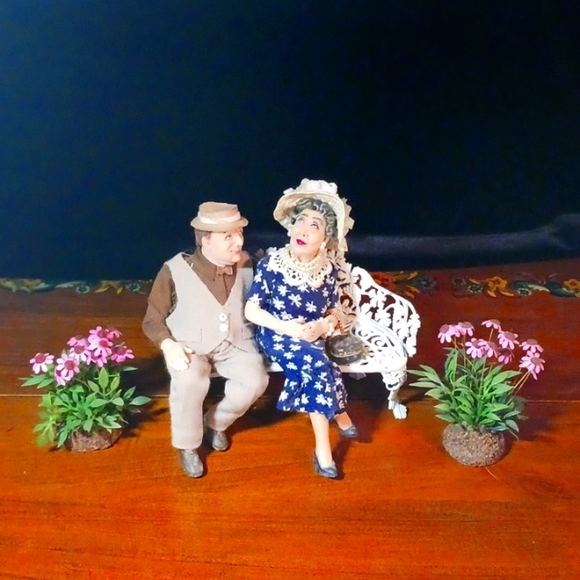 Other - Dollhouse artisan realistic porcelain man and lady / bench and flowers